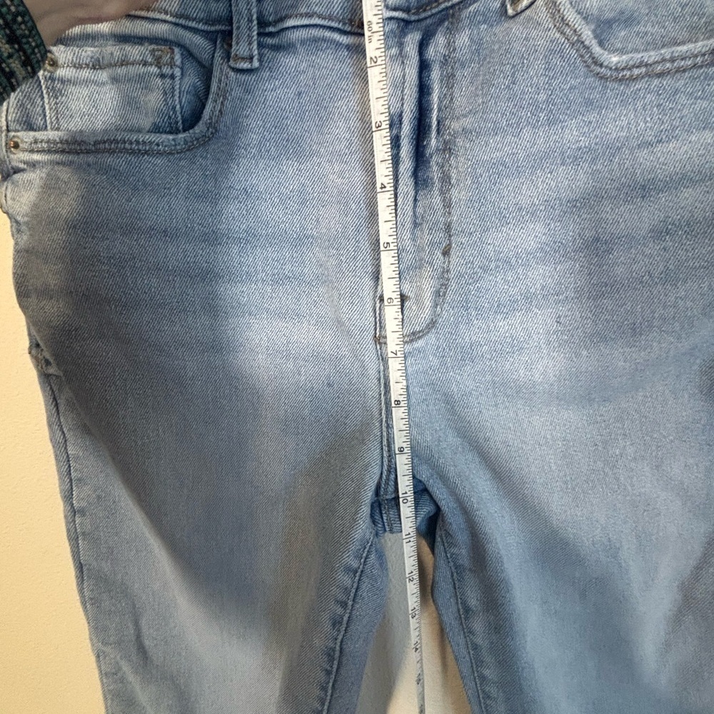 Kensie Women's 6/28 Distressed & Faded  Blue Denim Jeans V Cut Ankle - Picture 3 of 10